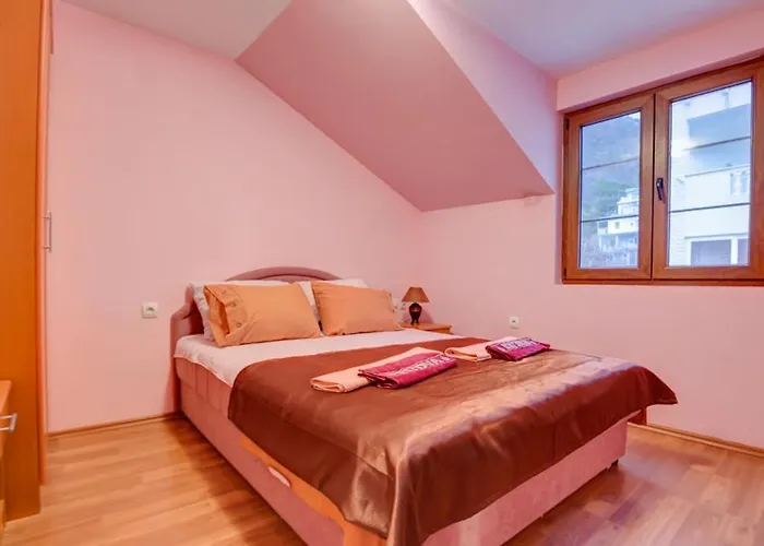 Sunny Villa Apartments
