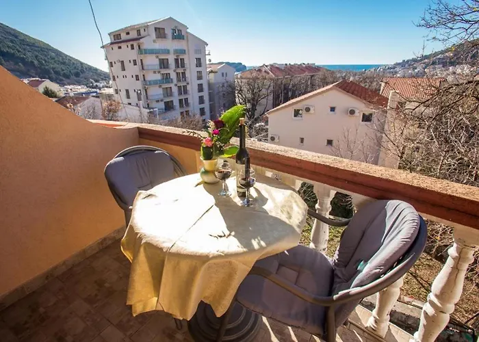 Sunny Villa Apartments